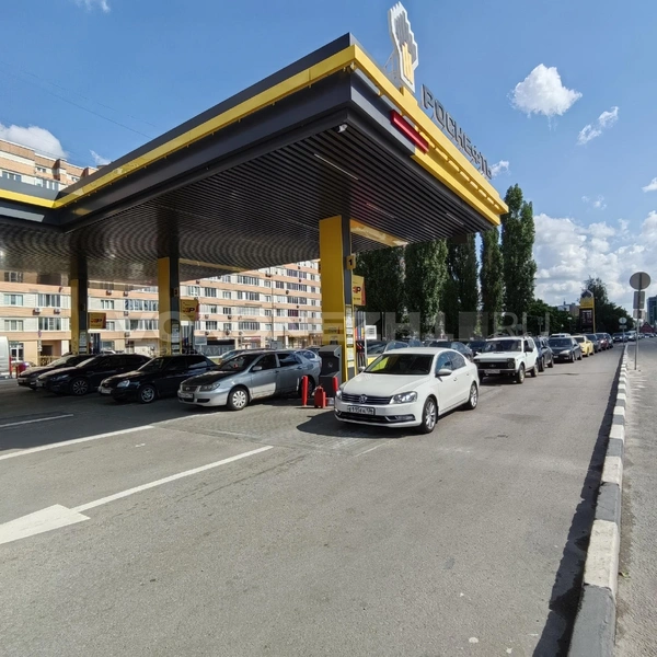 На «Роснефти» заняты все колонки | Источник: Андрей Пашинский / Voronezh1.ru