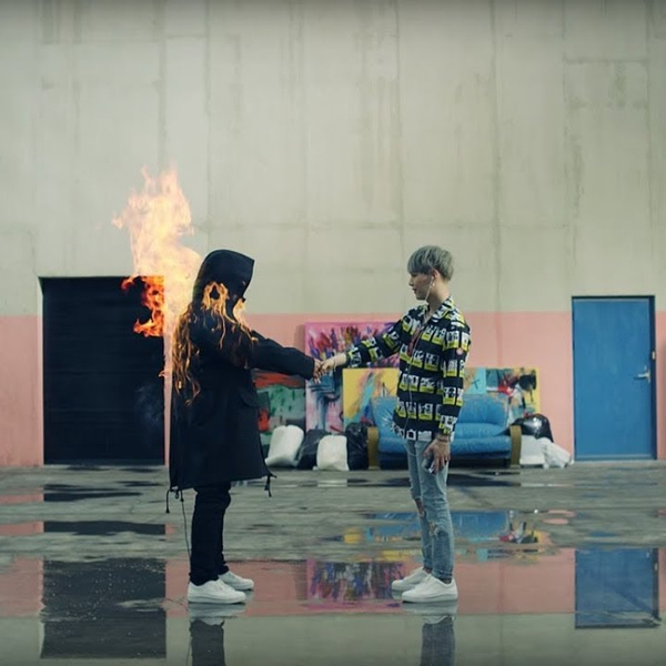 Герой дня: иностранка-ARMY спасла людей от пожара с помощью песни BTS