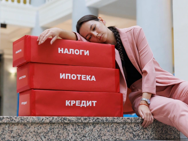 Мелкий шрифт в договоре займа может привести к визиту коллекторов. | Источник: Алексей Волхонский / V1.RU