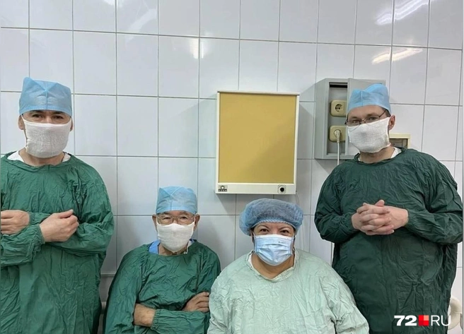 Врачи, которые проводили операцию девушке | Источник: Ангелина Барышева