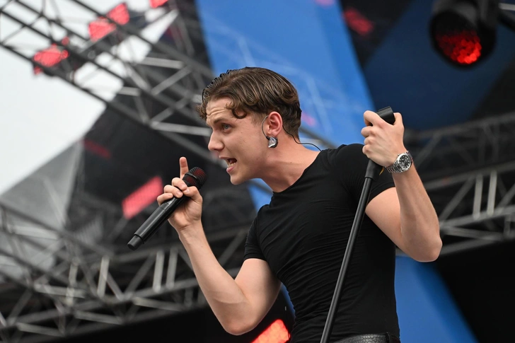 Ваня Дмитриенко | www.starhit.ru