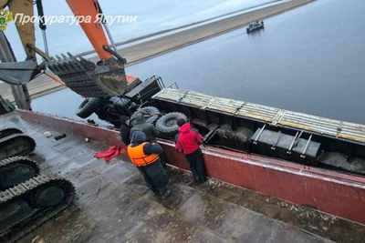 Затонувший КАМАЗ подняли из Лены в Якутии