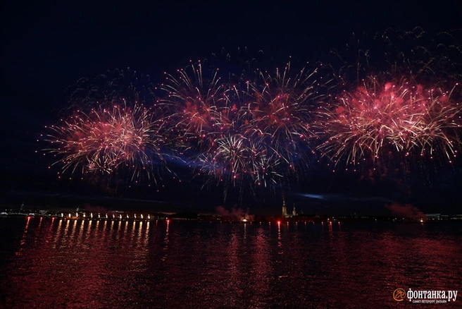 Праздник завершится зрелищным фейерверком | Источник: Ксения Потеева / FONTANKA.RU