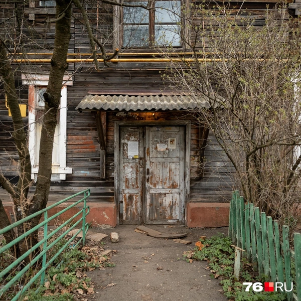 Жильцы уже покинули деревянные дома | Источник: Александр Куренной / 76.RU
