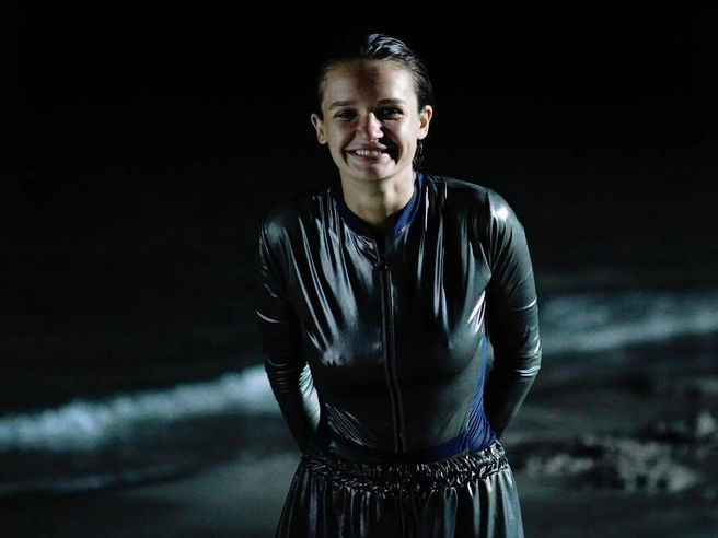 Саша доказала, что она не только дочка певицы Славы, но и самостоятельная сильная личность | Источник: fridaytv / Instagram (экстремистская организация, деятельность запрещена на территории РФ)