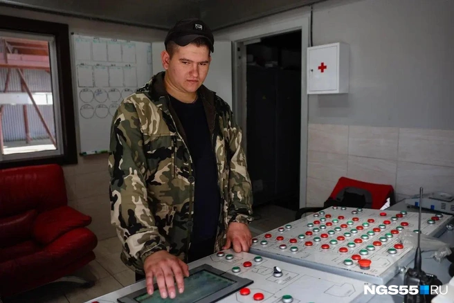 Так выглядит пульт управления элеватором  | Источник: Евгений Софийчук / NGS55.RU 