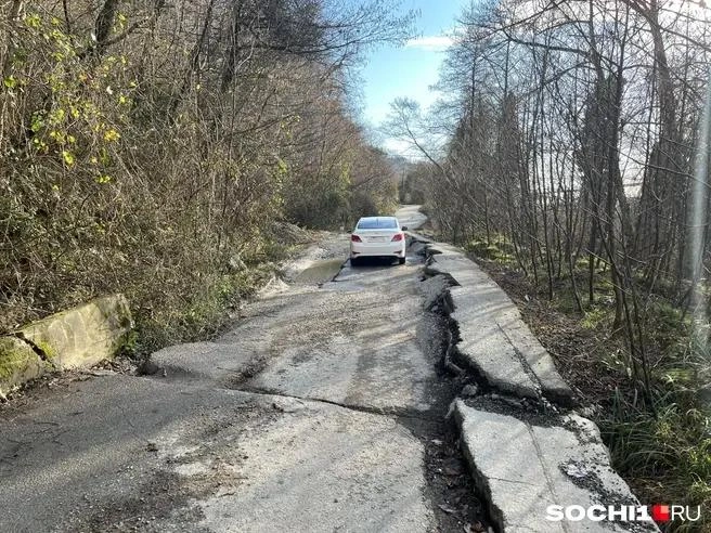 Дорога в Ахштырь разрушается уже давно | Источник: Анна Грицевич / SOCHI1.RU