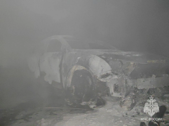 Сгоревший автомобиль | Источник: ГУ МЧС по Саратовской области