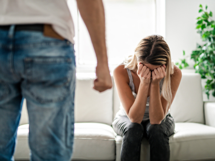 Как распознать жертву домашнего насилия: 4 главных признака (и чем вы можете помочь)
