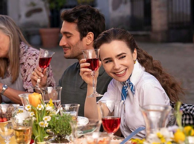 Чао, Рим! «Эмили в Париже» продлили на пятый сезон
