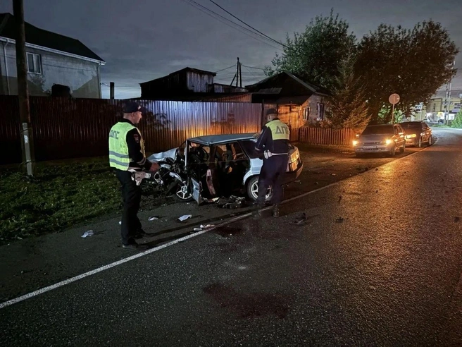 Водитель ВАЗа погиб, его пассажир — в реанимации | Источник: Госавтоинспекция Свердловской области