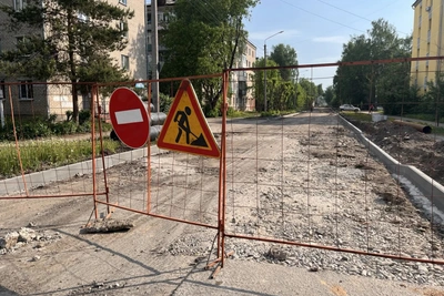 В Костроме на Катушечной временно ограничили движение из-за асфальтирования