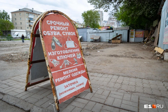 За много лет жители ВИЗа привыкли покупать продукты именно здесь | Источник: Владислав Лоншаков / Е1.RU