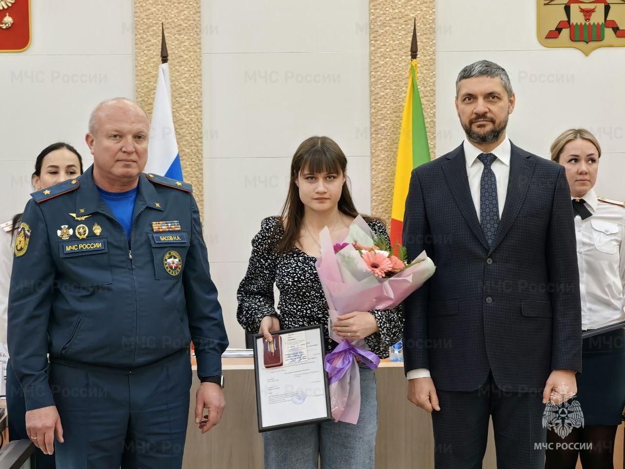 Студентку читинского медколледжа наградили медалью МЧС за спасение тонущего  мальчика - 9 декабря 2023 - ЧИТА.ру