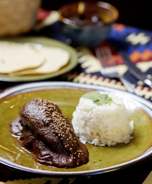 Перец и шоколад — наследие ацтеков: рецепт моле поблано