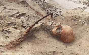 Чтобы не восстала из мертвых: в Польше нашли могилу женщины с серпом на шее