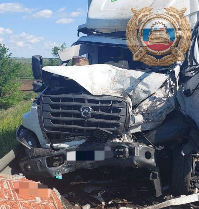 Выжил водитель только этого грузовика, двое других погибли сразу | Источник: ГИБДД по Саратовской области