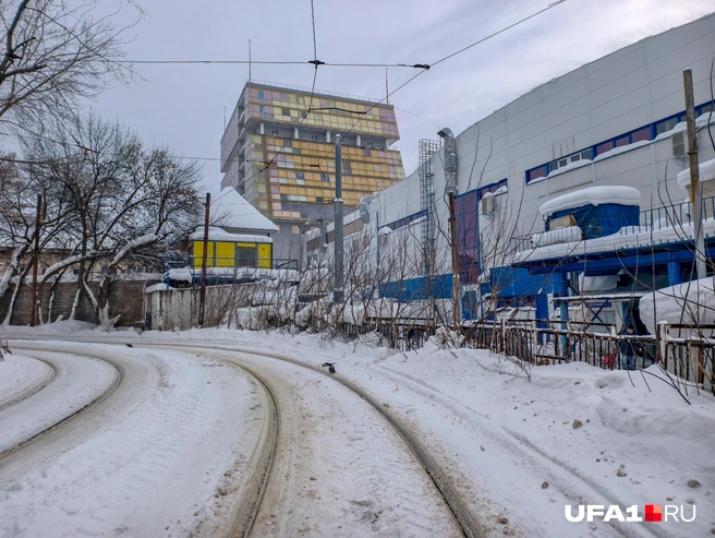 В одном из отзывов говорилось, что единственный плюс — вид на НПЗ с 11-го этажа | Источник: Булат Салихов / UFA1.RU