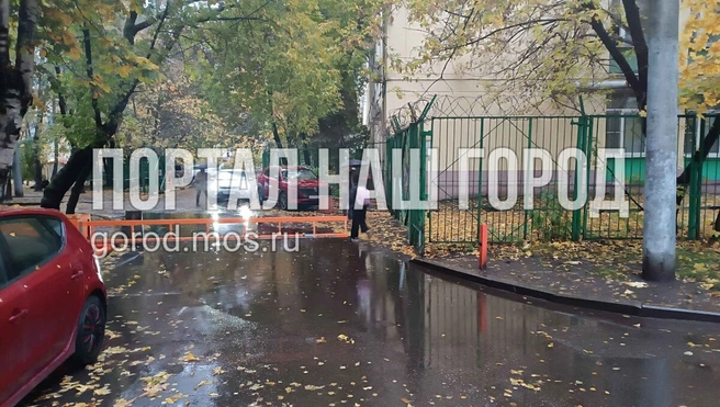 Ливневки не справляются с потоком воды | Источник: gorod.mos.ru