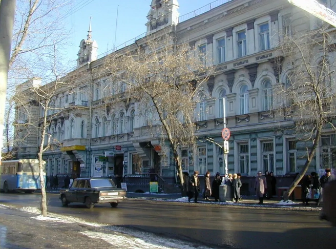 А это вид на дом Кузнеца уже в 1999 году | Источник: Илья Булыгин / pastvu.com