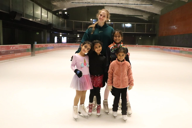 Фигуристка отправилась тренировать детей в Индию | Источник: iskateindia / Instagram* (экстремистская организация, деятельность запрещена на территории РФ)