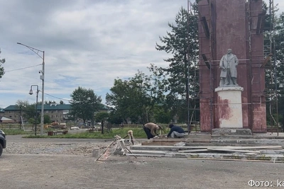 В Мильково обновляют центральную площадь имени Ленина