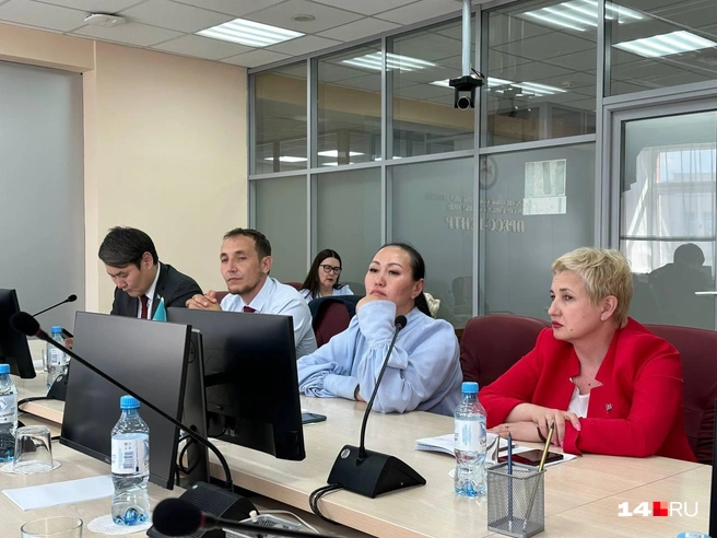 Депутаты партии «Новые люди» уже собирались до этого из-за заявления Александра Иванова про отставку Айсена Николаева. Но и тогда Иванов от своих слов не отказался | Источник: Илья Константинов / 14.RU