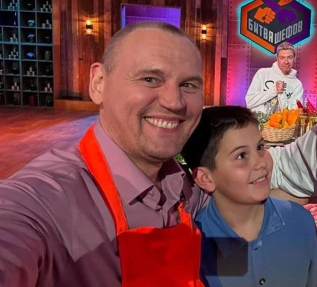 Шоумен любит ребенка как родного | Источник: stepan_menshikov_ / Instagram.com (соцсеть запрещена на территории РФ)