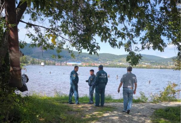 В Башкирии в реке Белой обнаружили труп мужчины. На место выехал один из руководителей МЧС 