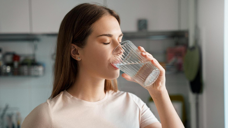 В горле пересохло: что делать, если постоянно хочется пить и мучает жажда?