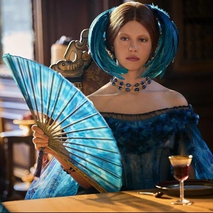 История платьев Мии Гот из «Франкенштейна» Гильермо дель Торо: смысл, все скрытые детали, фото