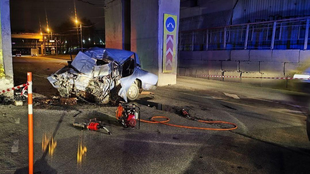 В Челябинске в ДТП под мостами в Ленинский район погиб мужчина 