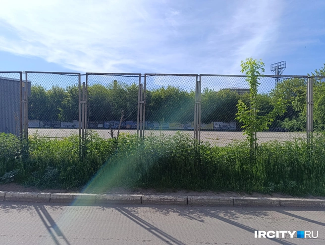 Сейчас на этом месте находится автодром. Спортом здесь не занимаются уже несколько лет | Источник: Даниил Конин / «ИрСити»
