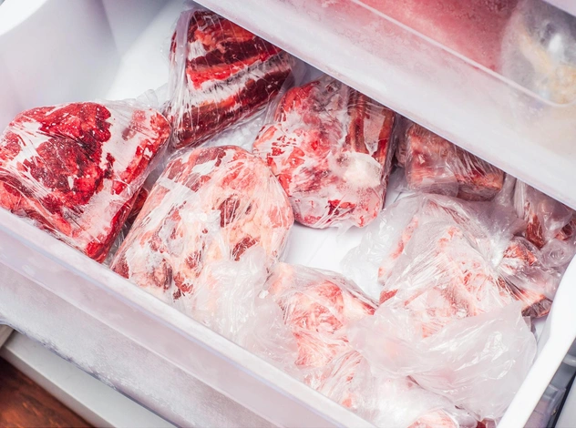 Только кажется невинной: ошибка в размораживании продуктов, которая будет стоить вам здоровья