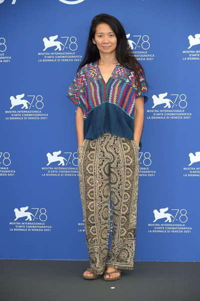 Трэш-барби и «мясное» платье. Худшие наряды Венецианского кинофестиваля-2021