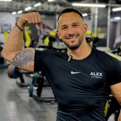 Каждый день питался на десять тысяч калорий и умер от остановки сердца: как эксперимент тренера Дмитрия Нуянзина обернулся трагедией