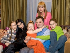 Кристовский не жалеет денег, Жуков грузит работой, Тарасов запрещает дуться: звезды и их «папины дочки»