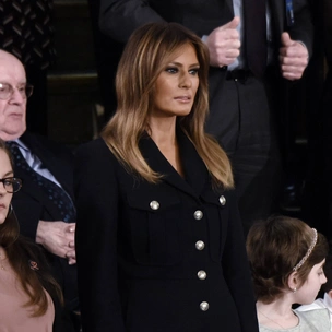 Как перчатки Мелании Трамп сделали ее звездой соцсетей (в очередной раз)