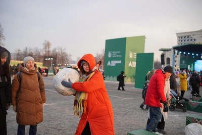 Winter Sports Day in Luzhniki Features Alsou and Frosty Rubik's Cube Contest