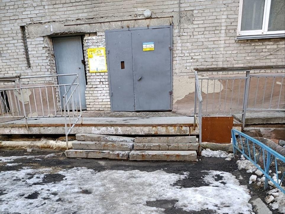 В Кургане многодетная семья два года жила без воды в своей квартире