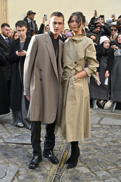 Самая красивая пара на показе Dior: Дева Кассель впервые вышла в свет с новым возлюбленным, Солом Нанни