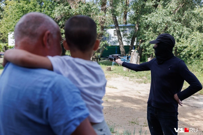 Смотри, сейчас вылетит «птичка» и никто от нее уже не убежит! | Источник: Алексей Волхонский / V1.RU