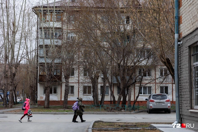 КПД славится своим удобством в плане инфраструктуры. В частности, тут несколько школ, куда дети зачастую добираются самостоятельно | Источник: Ирина Шарова / 72.RU 