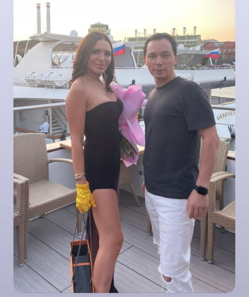 Константин Ивлев устроил для супруги шумную вечеринку на корабле в честь ее 30-летия
