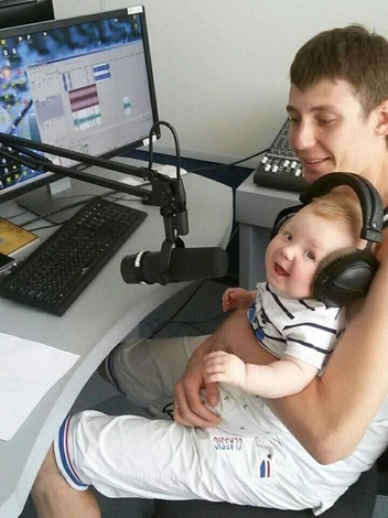 И даже помогал папе работать | Источник: предоставлено Анастасией
