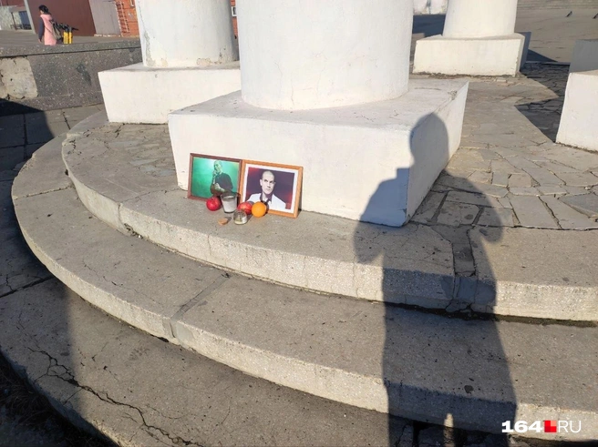 Стихийный мемориал обнаружили сегодня утром | Источник: предоставлено Арсланом Кинзябулатовым