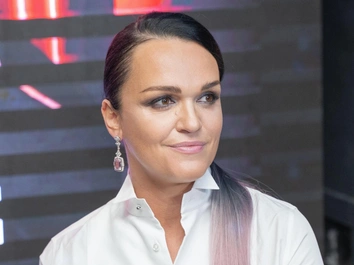 Певица Слава стала жертвой мошенников: накануне она осудила Долину, которая пострадала от аферистов