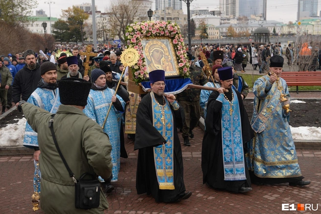 В День Казанской иконы Божией Матери отмечают еще и День народного единства | Источник: Артём Устюжанин / E1.RU