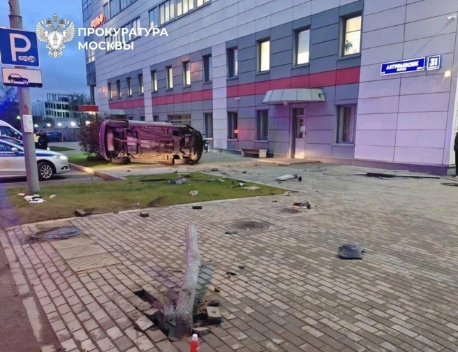 В Москве каршеринг вылетел на тротуар и сбил пешеходов. У водителя не оказалось прав | Источник: пресс-служба прокуратуры Москвы