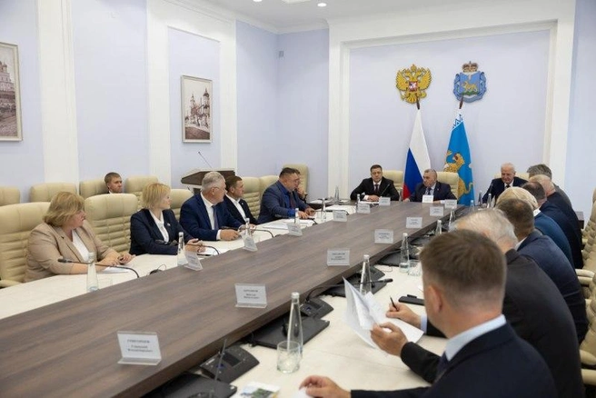 Ведерников обсудил с депутатами итоги 2025 года | Источник: pskov.ru
